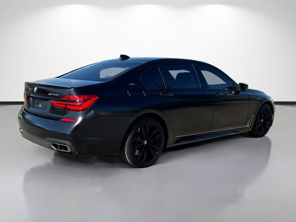 Used 2018 BMW M760i xDrive image 3