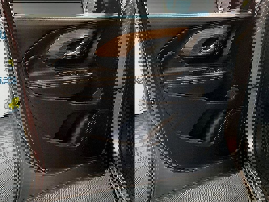 Used 2018 GMC Terrain SLE w/ Driver Convenience Package image 9