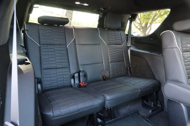 Used 2025 Cadillac Escalade V w/ LPO, ONYX Package image 35