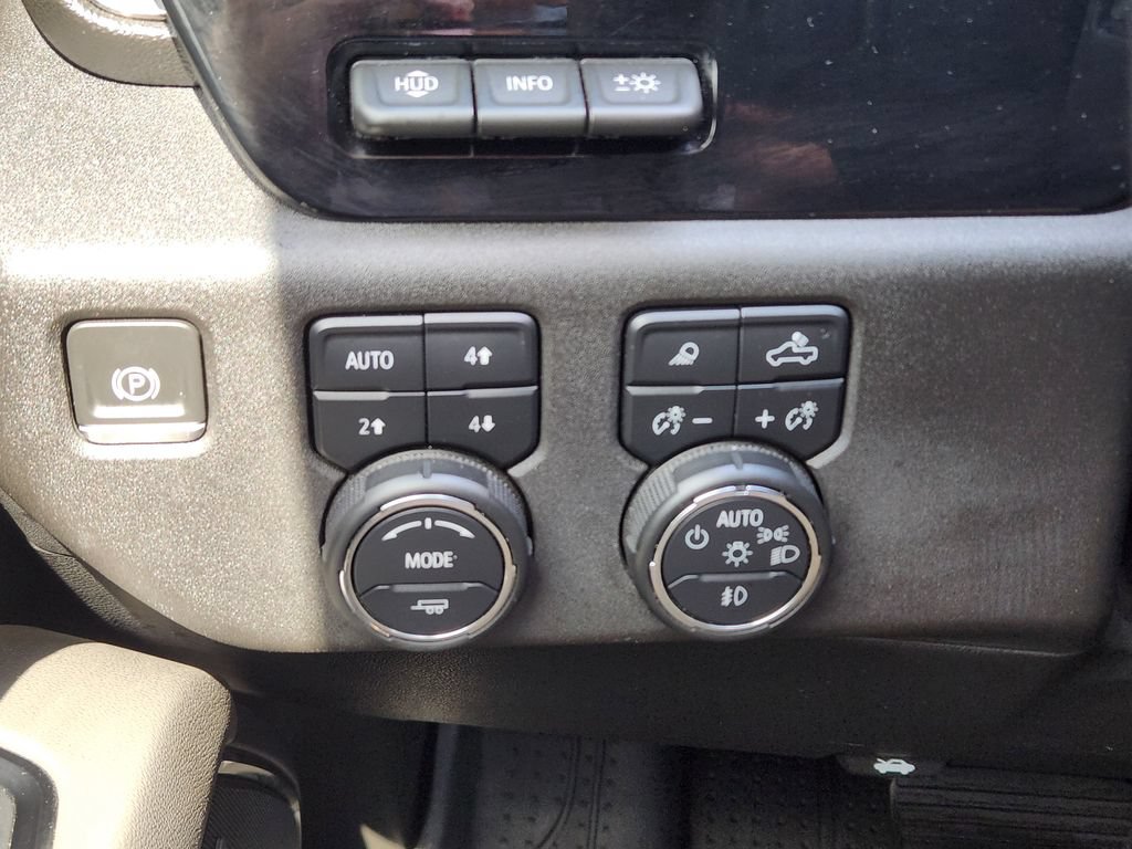 Used 2024 Chevrolet Silverado 2500 ZR2 w/ Technology Package AWD/4WD image 27