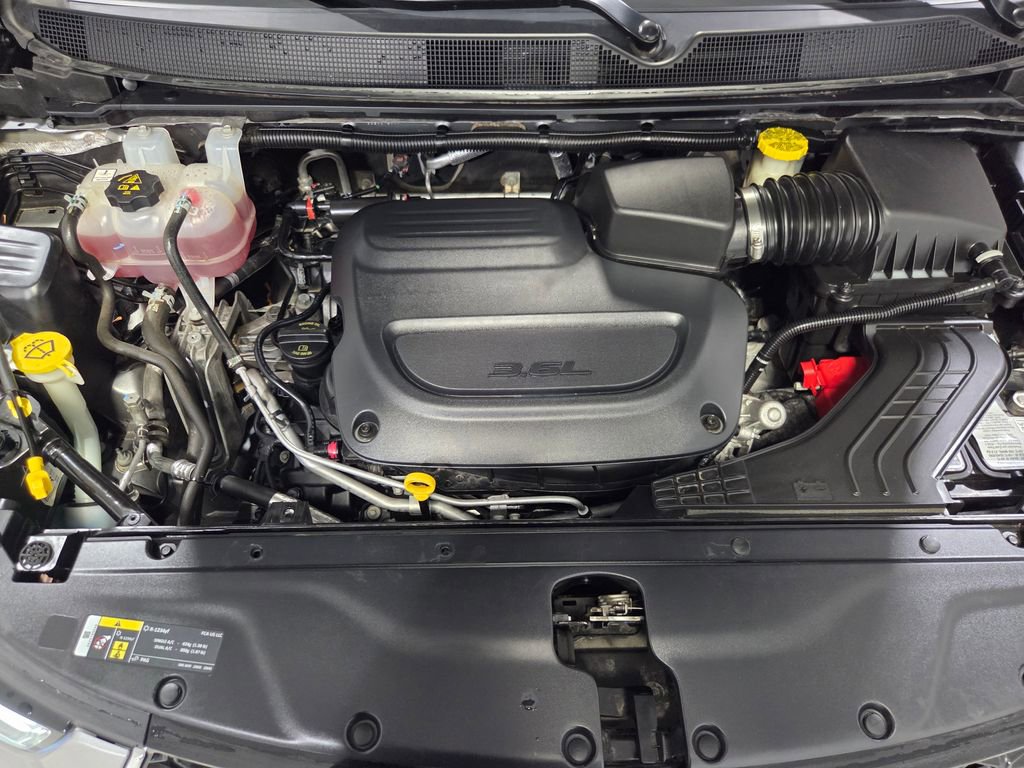 Used 2021 Chrysler Pacifica Touring-L w/ Uconnect Theater Family Group FWD image 28