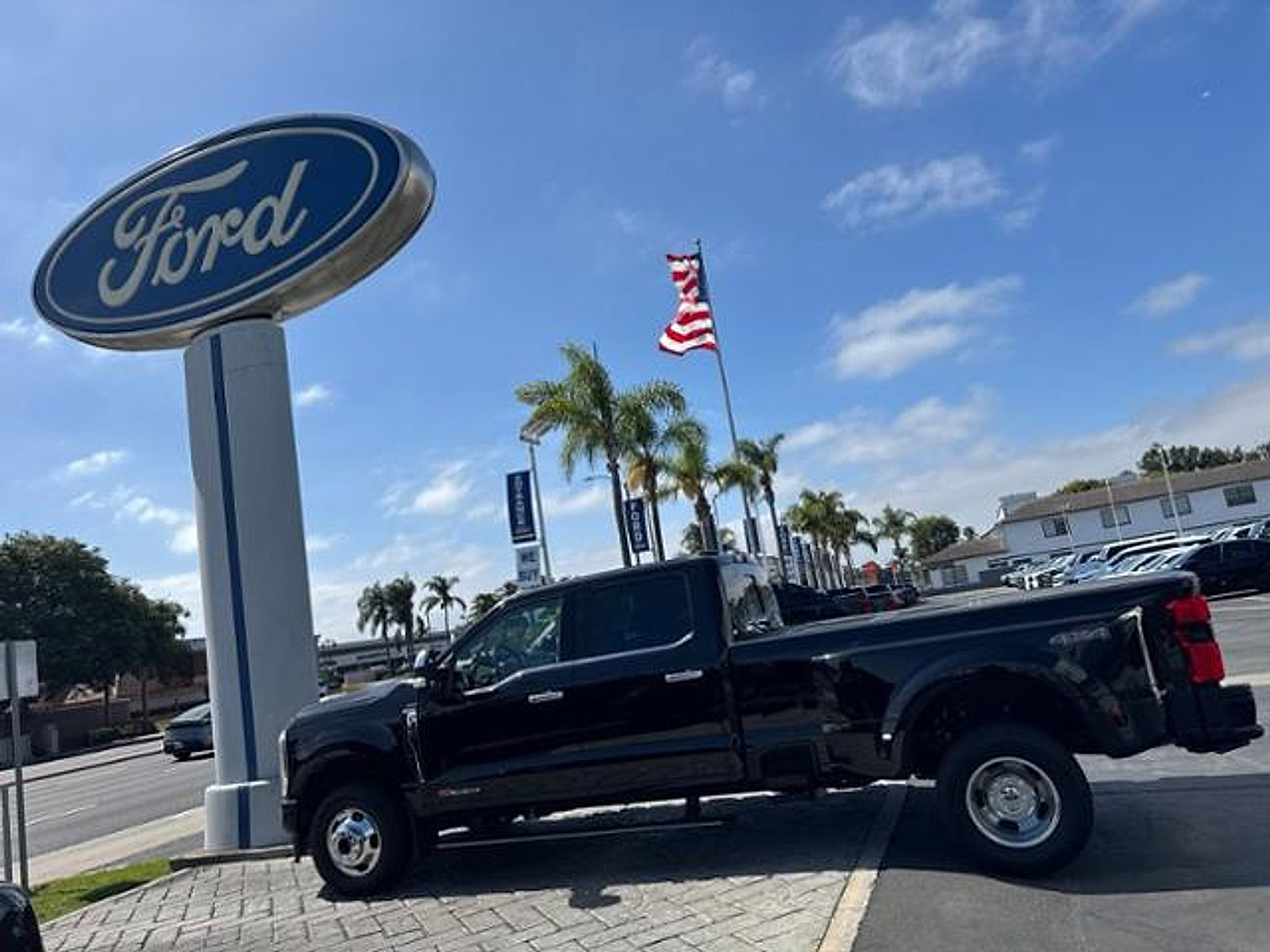 Used 2025 Ford F350 Platinum w/ Platinum Plus Package AWD/4WD image 23