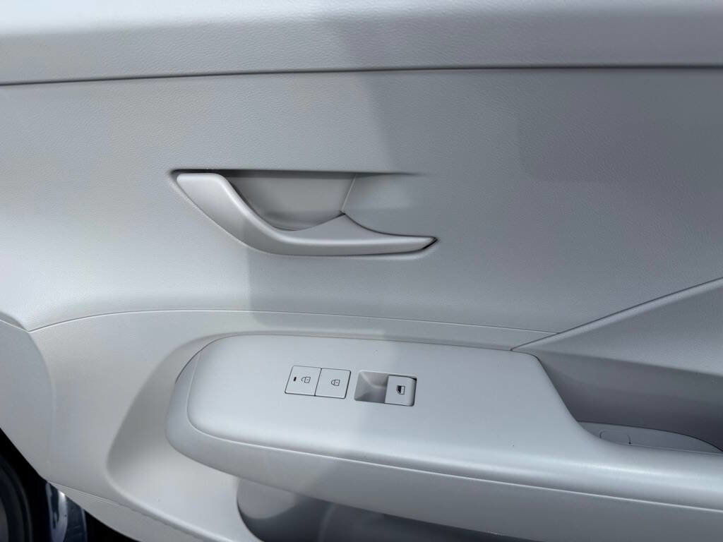 Used 2024 Hyundai Kona SE AWD/4WD image 44