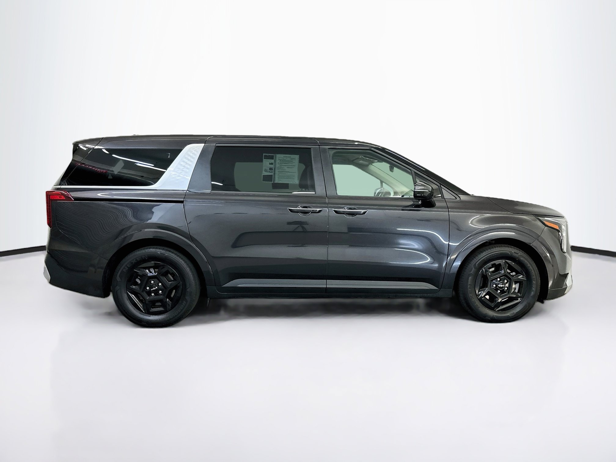 Used 2026 Kia Carnival FWD image 10