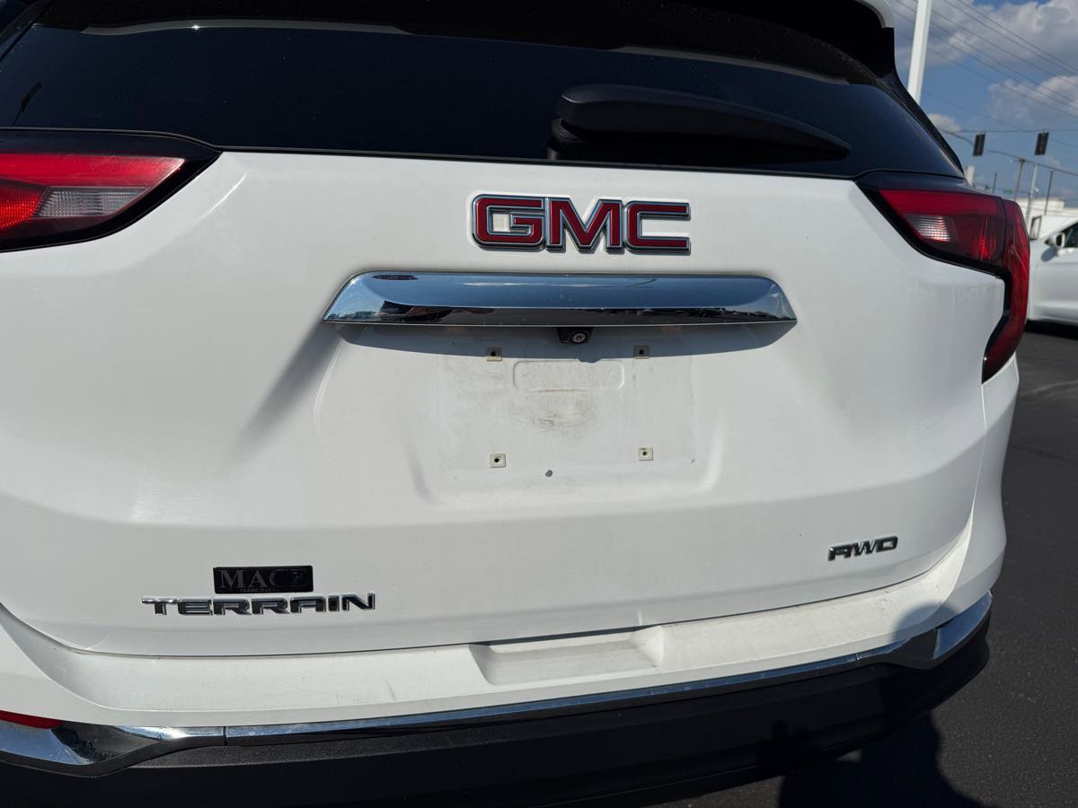 Used 2021 GMC Terrain SLT image 8