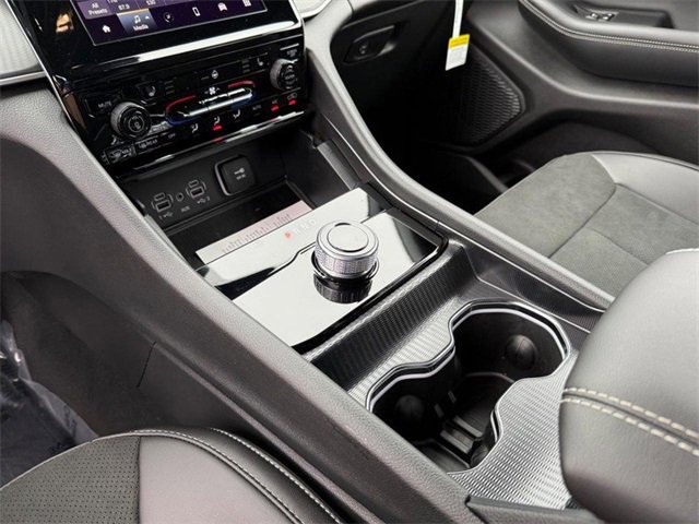 New 2025 Jeep Grand Cherokee L Altitude image 30