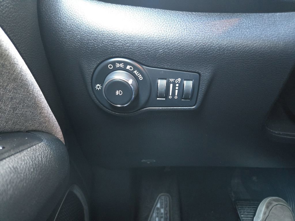 Used 2024 Jeep Compass Latitude image 20