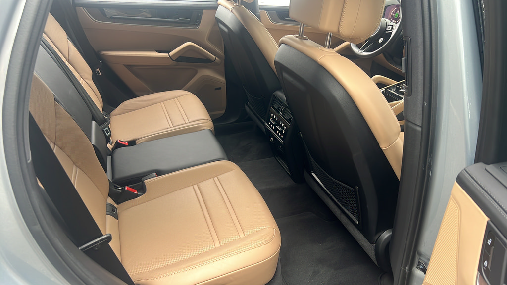 Certified 2025 Porsche Cayenne E-Hybrid AWD/4WD image 21