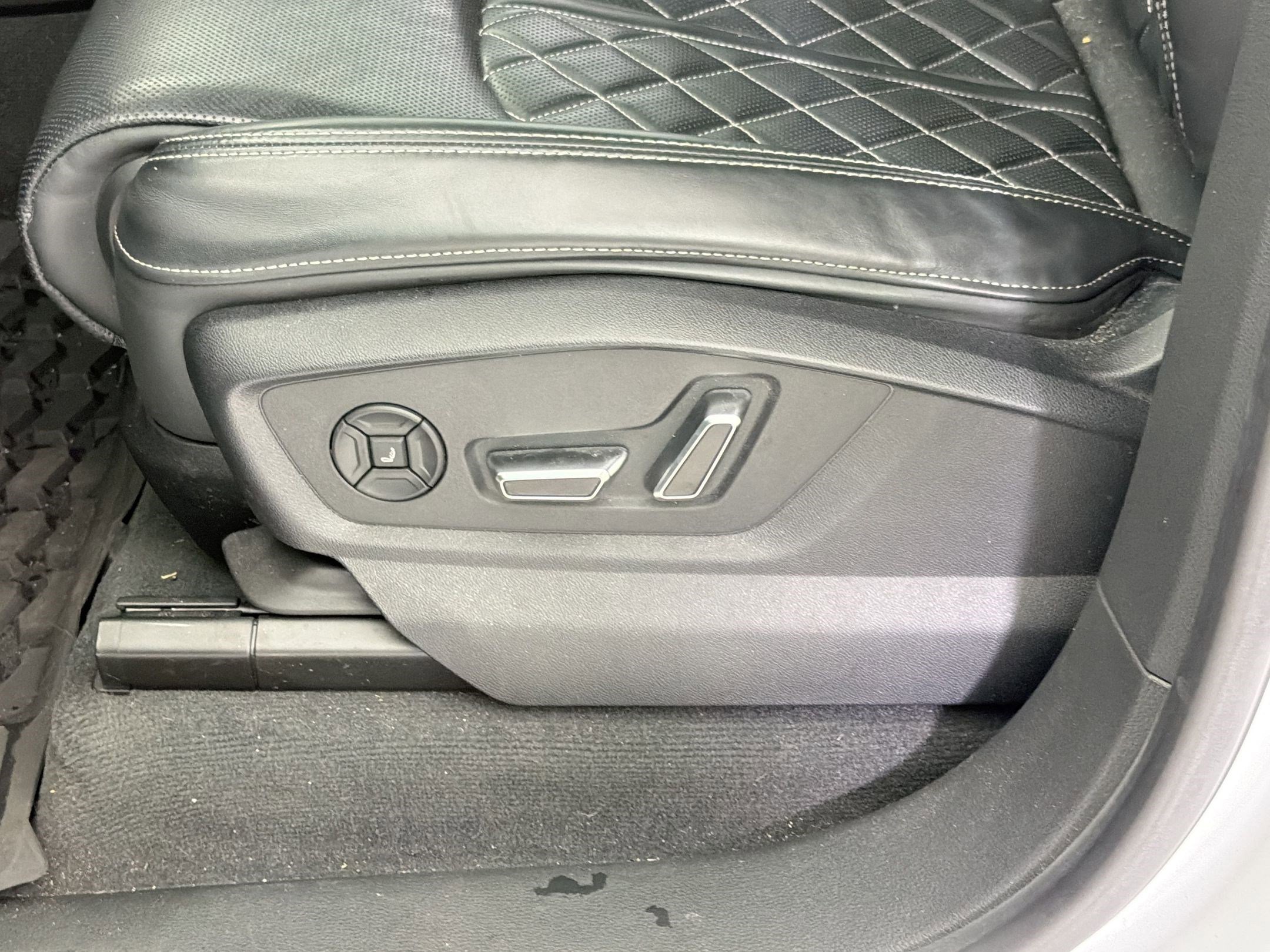 Used 2023 Audi SQ8 Prestige w/ Prestige Package AWD/4WD image 13