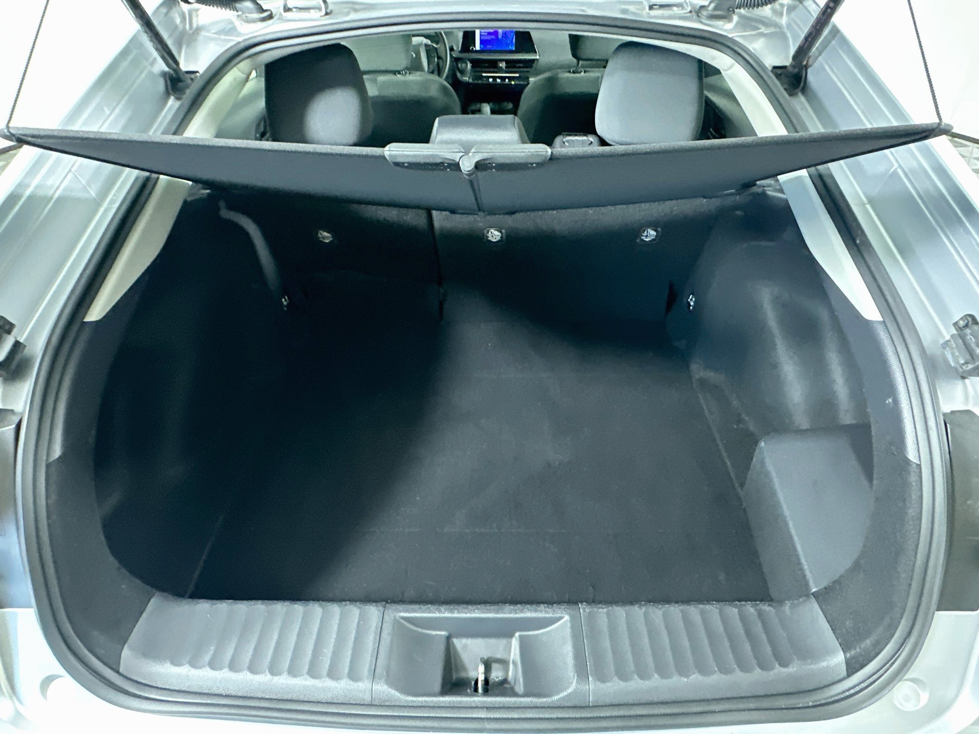 Used 2025 Toyota Prius LE FWD image 28