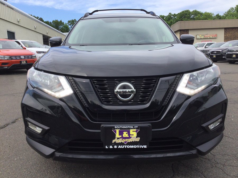 Used 2018 Nissan Rogue SV w/ Premium Package AWD/4WD image 4