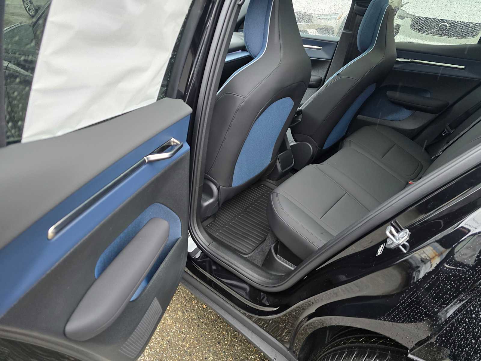 New 2026 Volvo EX30 Plus w/ Protection Package Premier RWD image 17