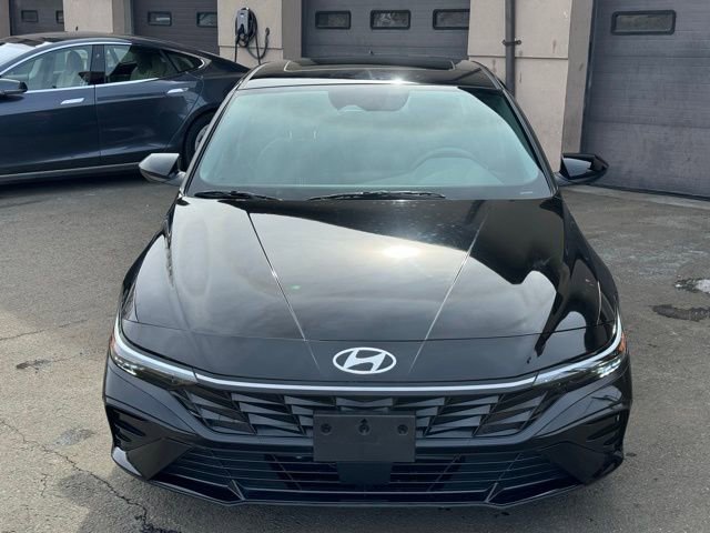 Used 2024 Hyundai Elantra SEL w/ Convenience Package FWD image 2