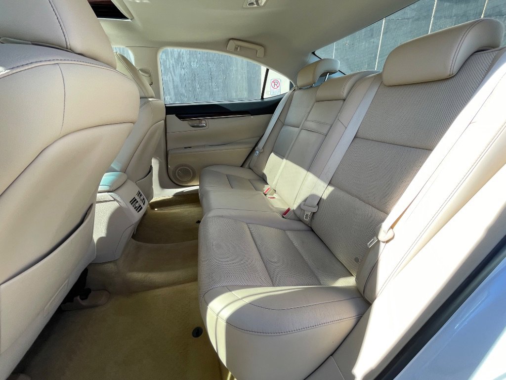 Used 2014 Lexus ES 350 Ultra Luxury w/ Luxury Package FWD image 34
