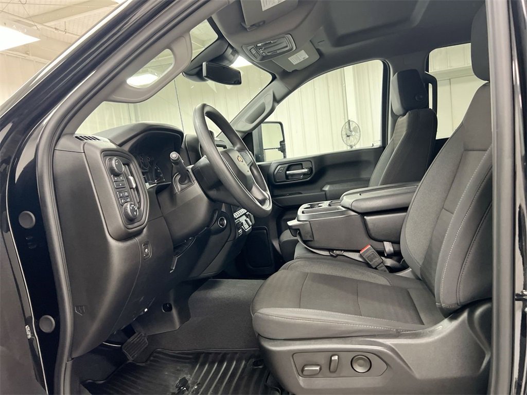 Used 2025 Chevrolet Silverado 2500 Custom w/ Custom Value Package image 18