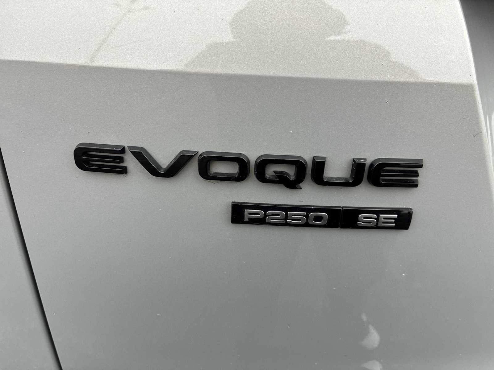 Used 2020 Land Rover Range Rover Evoque SE image 31