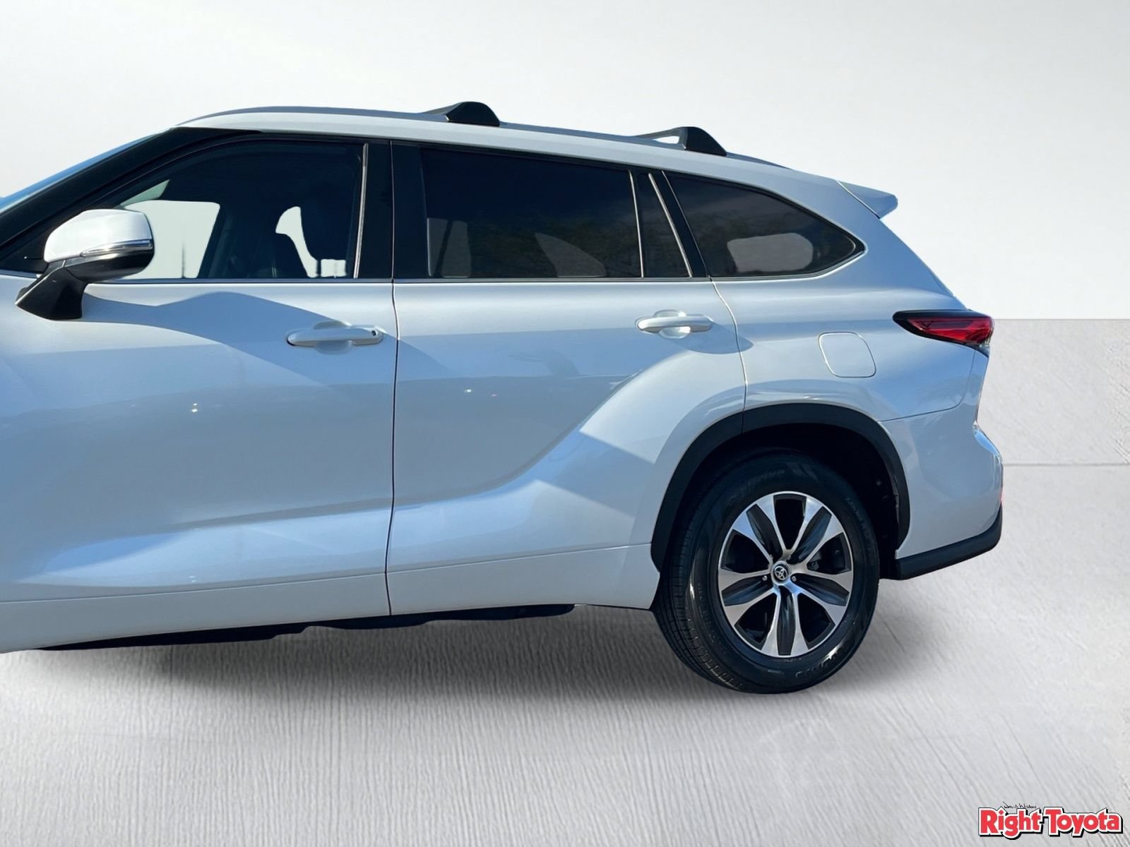 Used 2023 Toyota Highlander XLE FWD image 9