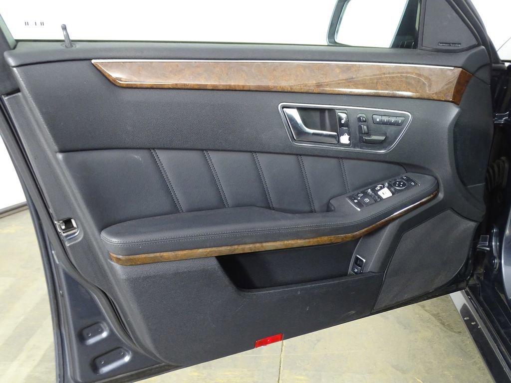 Used 2013 Mercedes-Benz E 350 4MATIC Sedan image 17