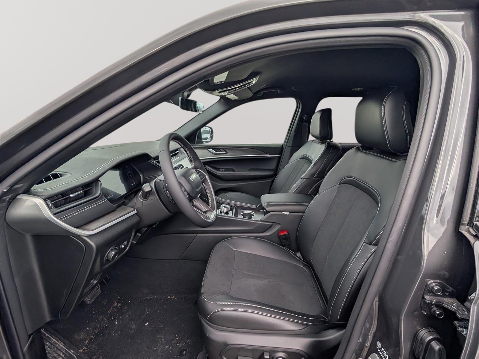 New 2026 Jeep Grand Cherokee Altitude AWD/4WD image 10