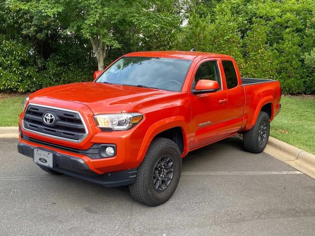 Used 2017 Toyota Tacoma SR5 w/ Tow Package AWD/4WD image 3
