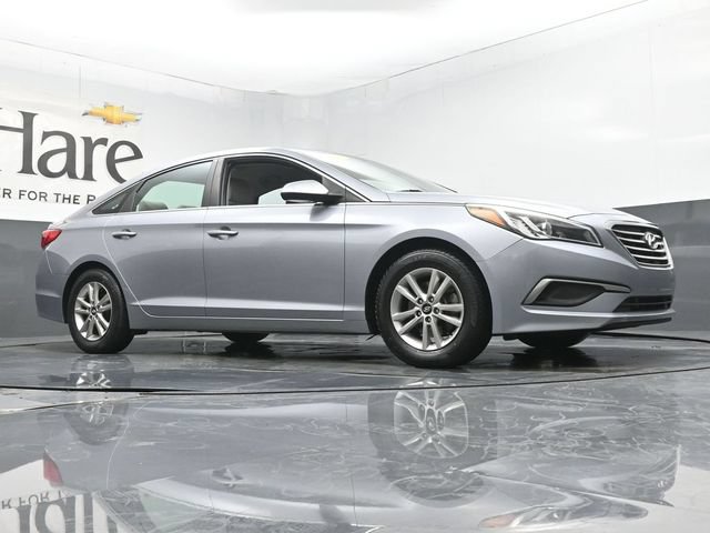 Used 2017 Hyundai Sonata SE FWD image 2