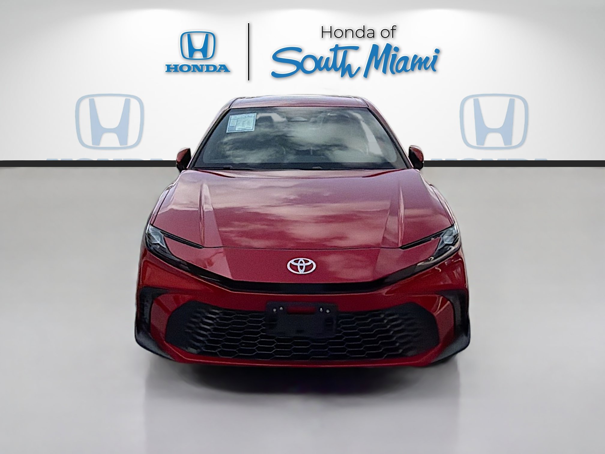 Used 2025 Toyota Camry SE FWD image 2