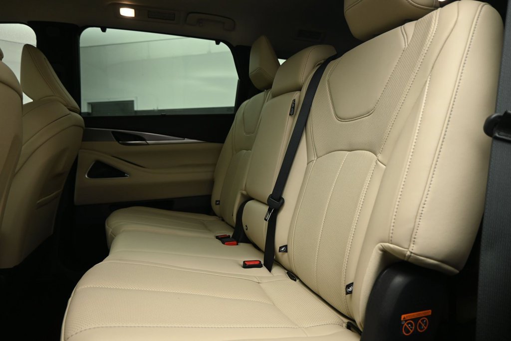 Used 2023 INFINITI QX60 Luxe w/ Vision Package AWD/4WD image 14