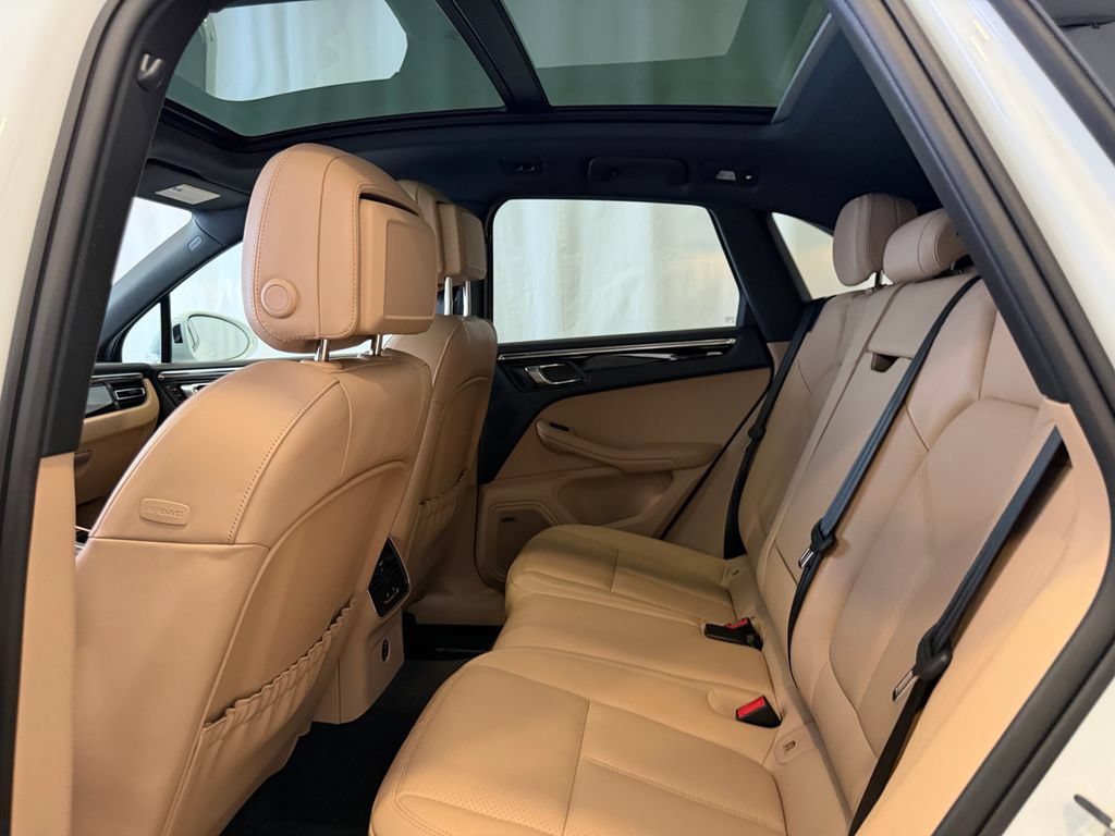 Used 2026 Porsche Macan AWD/4WD image 24