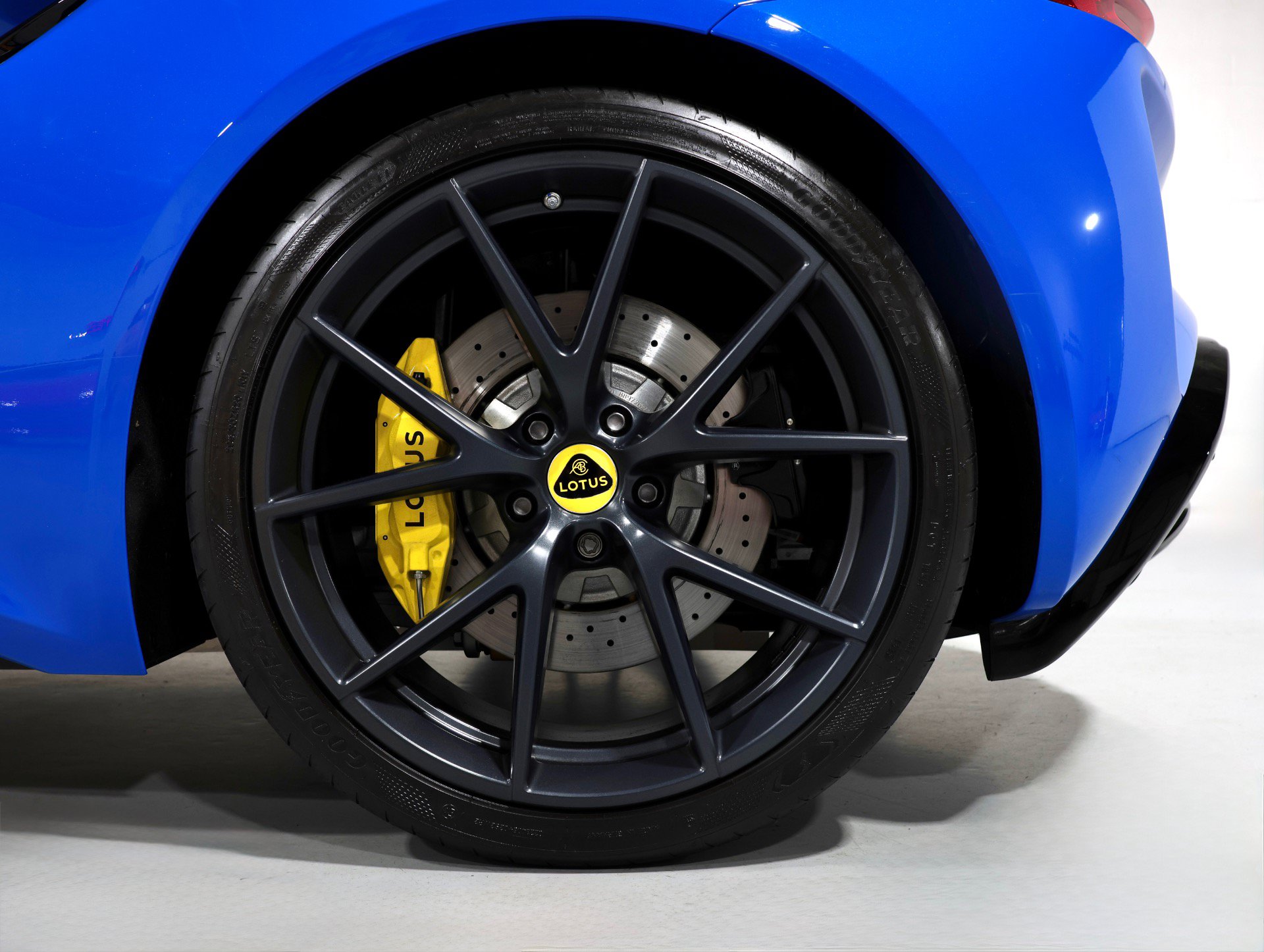 Used 2026 Lotus Emira RWD image 33