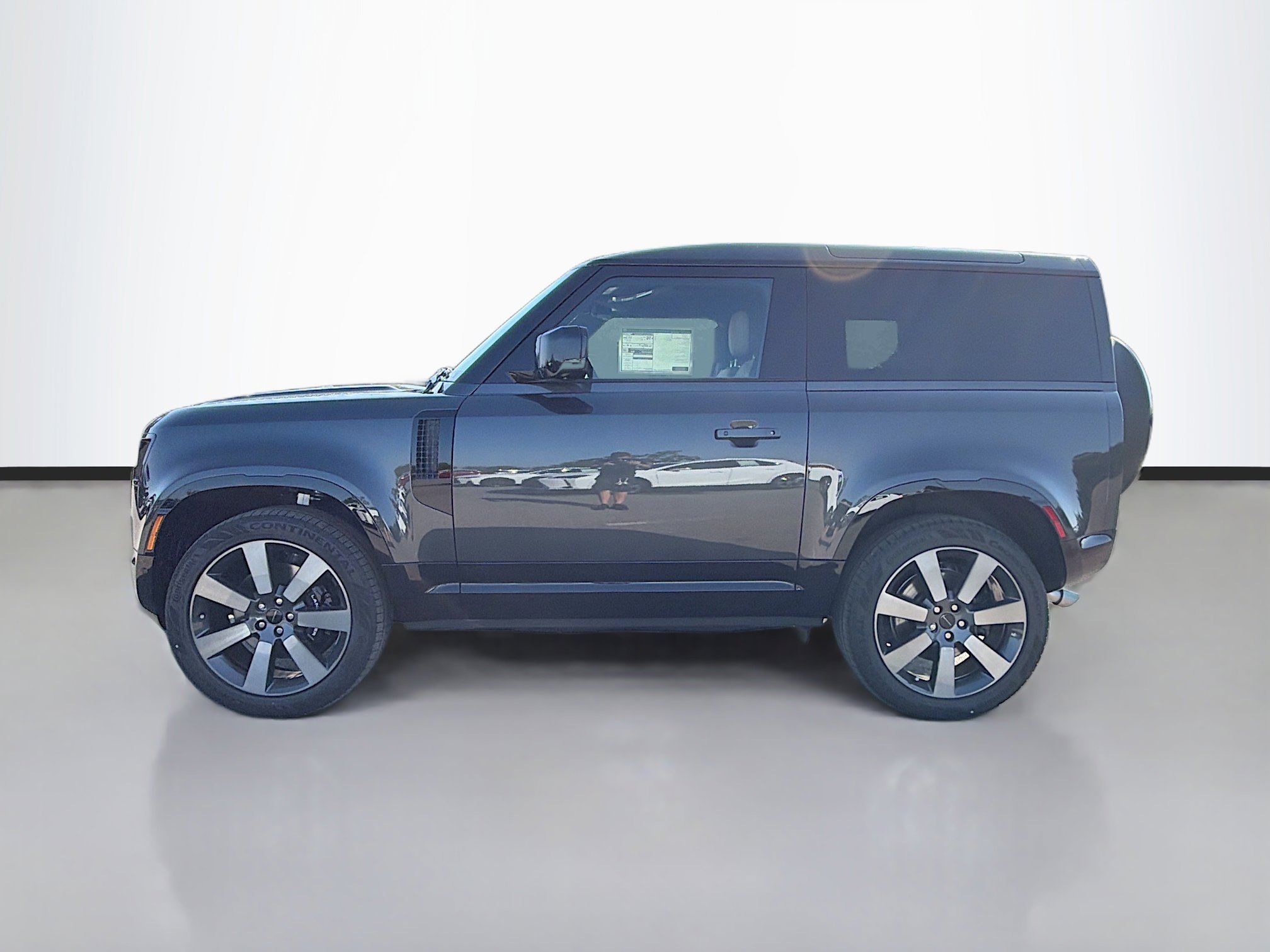 New 2026 Land Rover Defender 90 V8 image 2