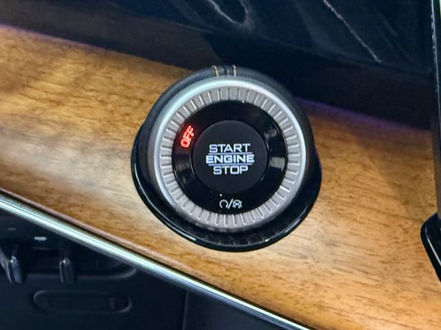 Used 2022 Jeep Grand Wagoneer Series III w/ Rear Seat Video Group 1 AWD/4WD image 15