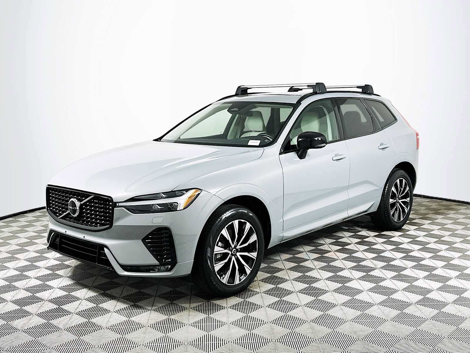 Used 2024 Volvo XC60 B5 Core w/ Climate Package AWD/4WD image 3