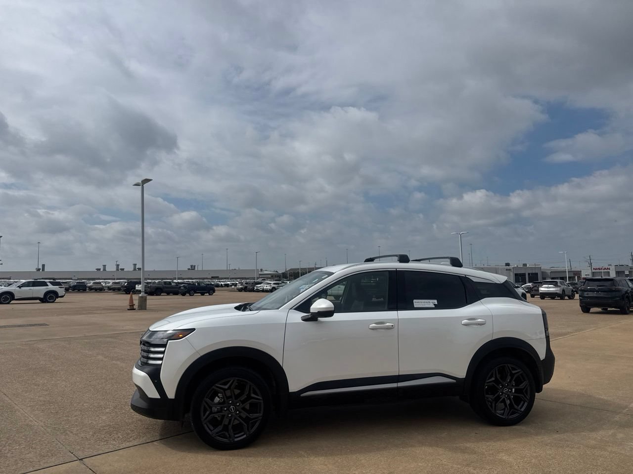 Certified 2025 Nissan Kicks SR FWD image 12