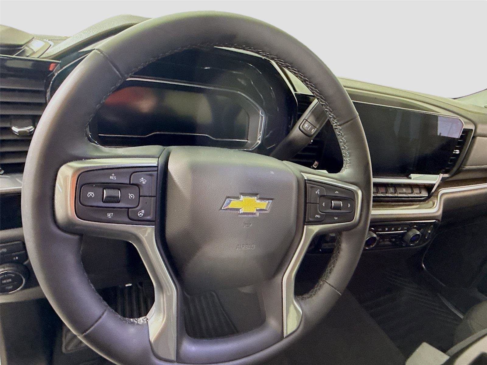 Used 2025 Chevrolet Silverado 1500 LT image 5