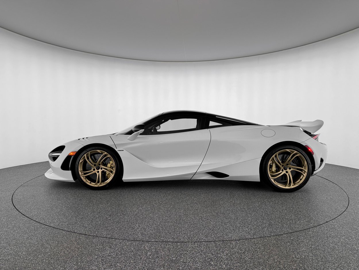 Used 2026 McLaren 750S RWD image 2