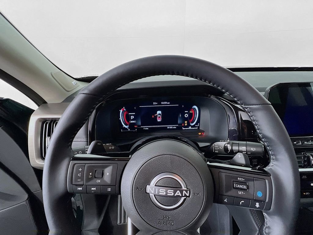 Used 2025 Nissan Pathfinder Platinum image 11