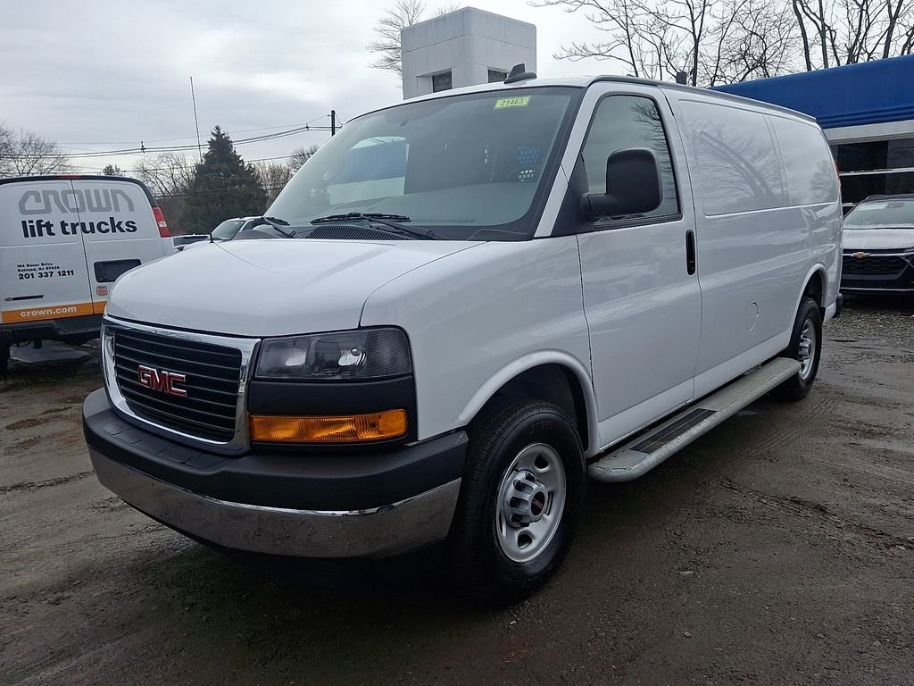 Used 2024 GMC Savana 2500 w/ Driver Convenience Package image 4