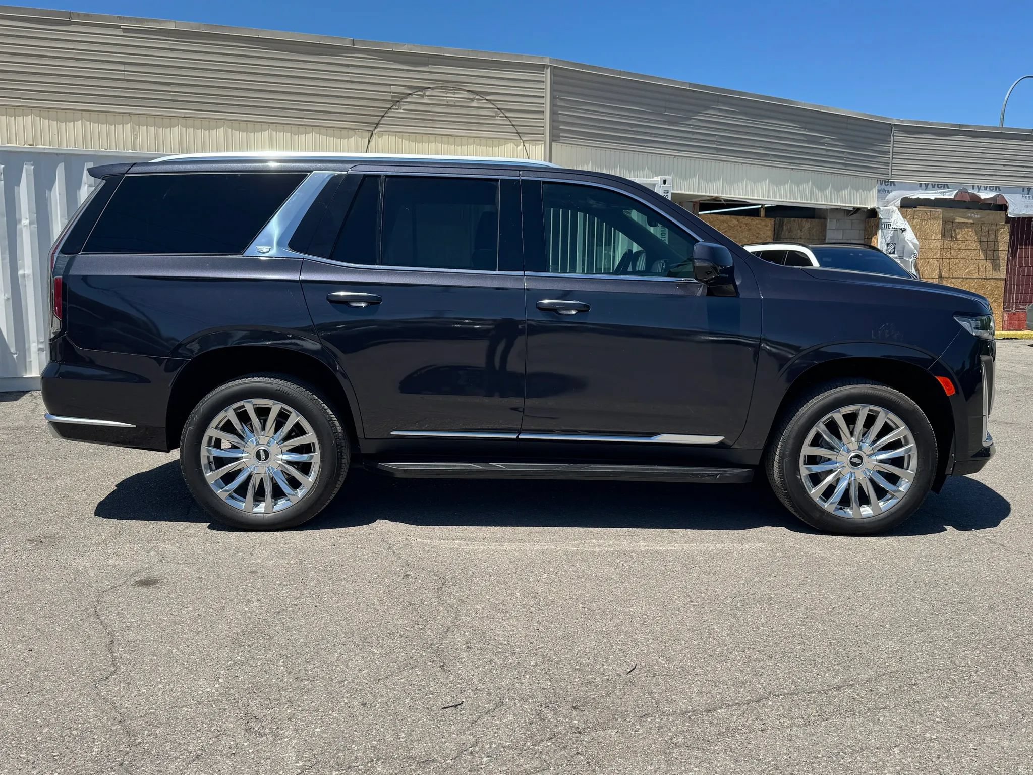 Used 2024 Cadillac Escalade Premium Luxury AWD/4WD image 8