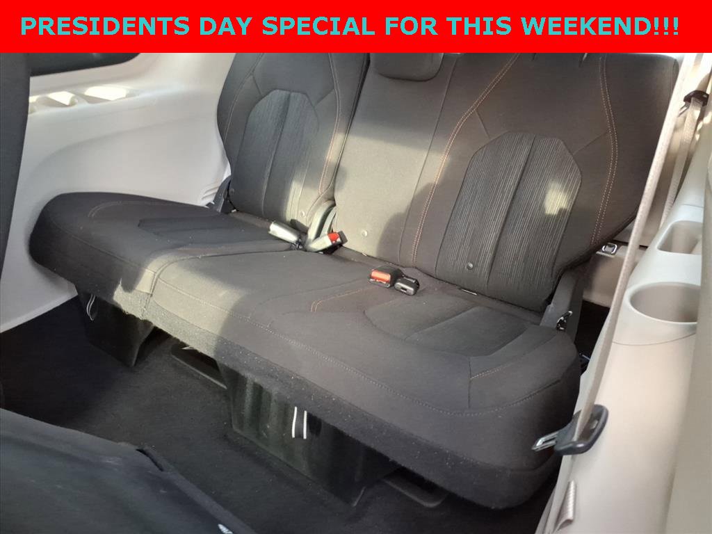 Used 2017 Chrysler Pacifica Touring image 11