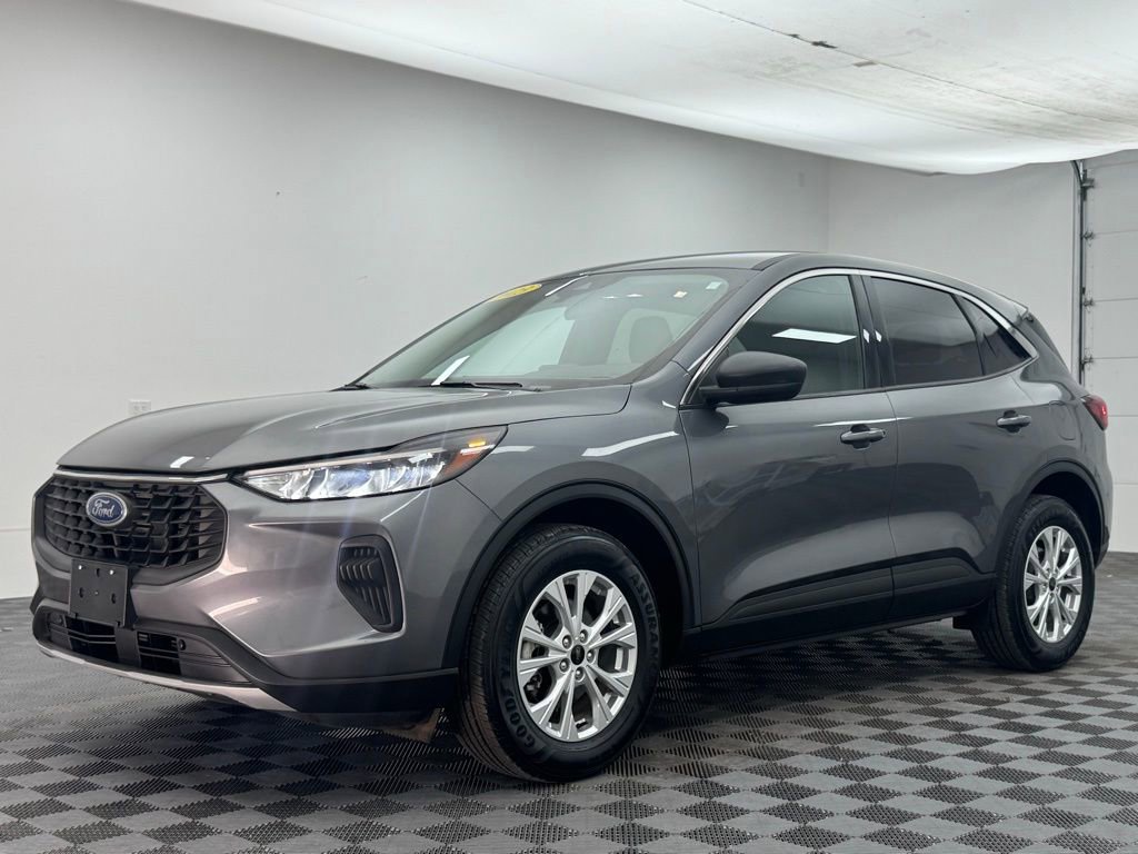 Used 2023 Ford Escape Active image 2