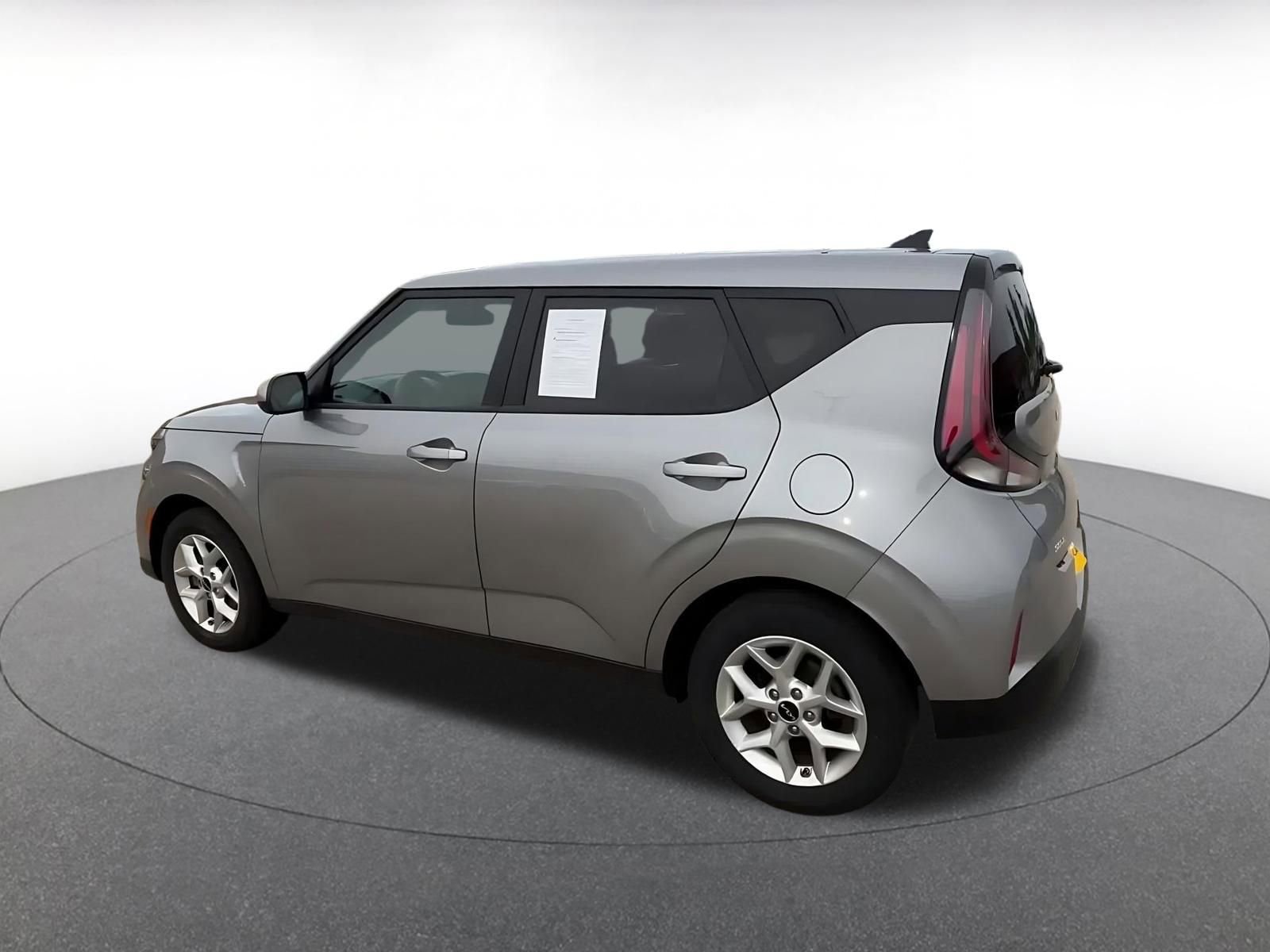Used 2025 Kia Soul LX w/ LX Technology Package FWD image 10