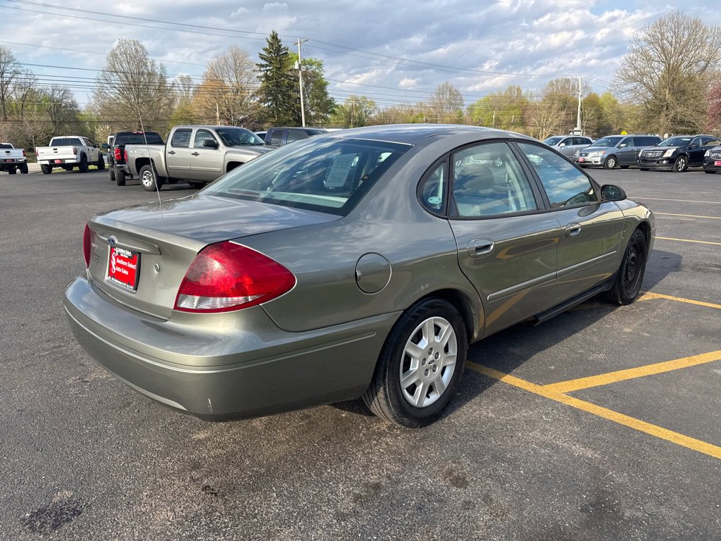 Used 2004 Ford Taurus SE FWD image 6