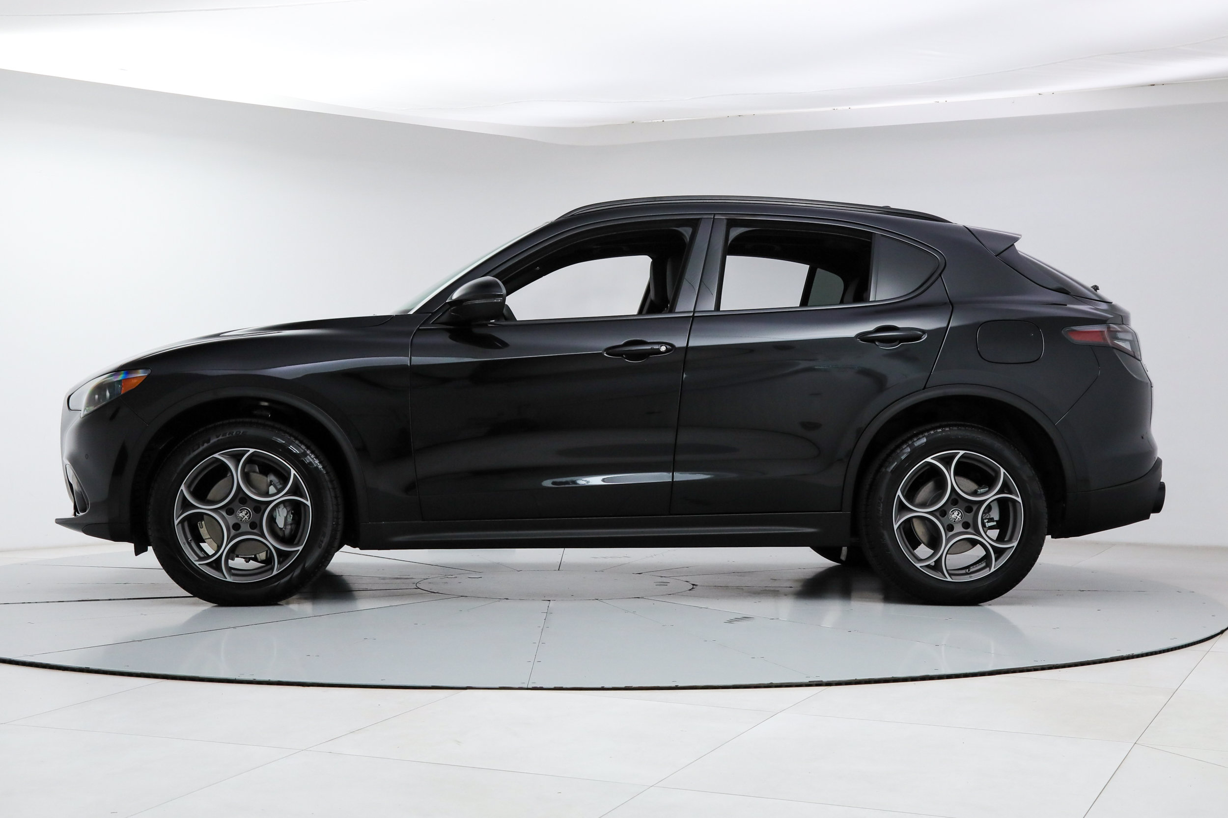 New 2026 Alfa Romeo Stelvio Sprint w/ Convenience Package AWD/4WD image 2