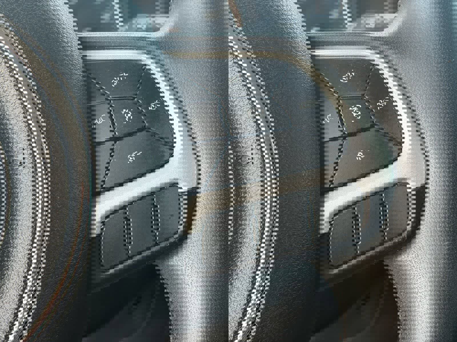 Used 2019 Jeep Renegade Latitude w/ Popular Equipment Group image 18