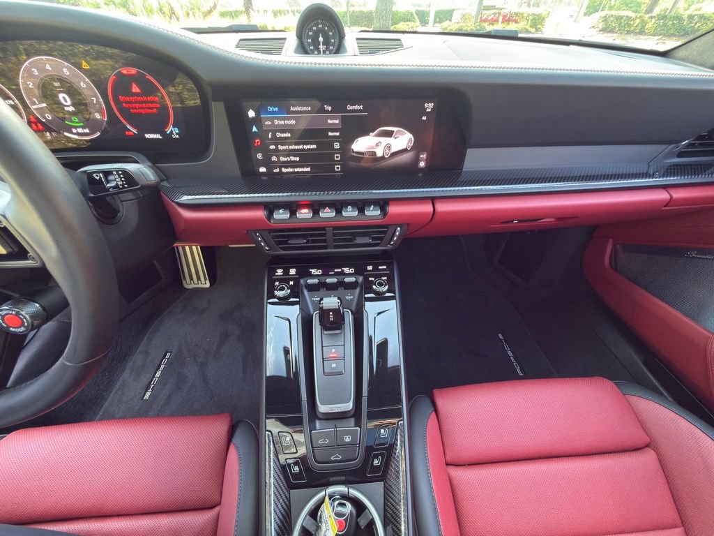 Used 2025 Porsche 911 Carrera 4 GTS AWD/4WD image 32