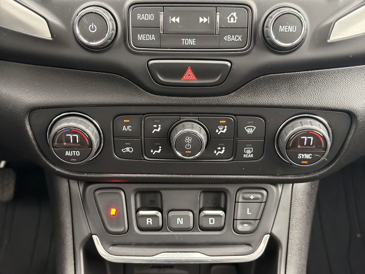 Used 2018 GMC Terrain SLT w/ Infotainment Package II AWD/4WD image 18