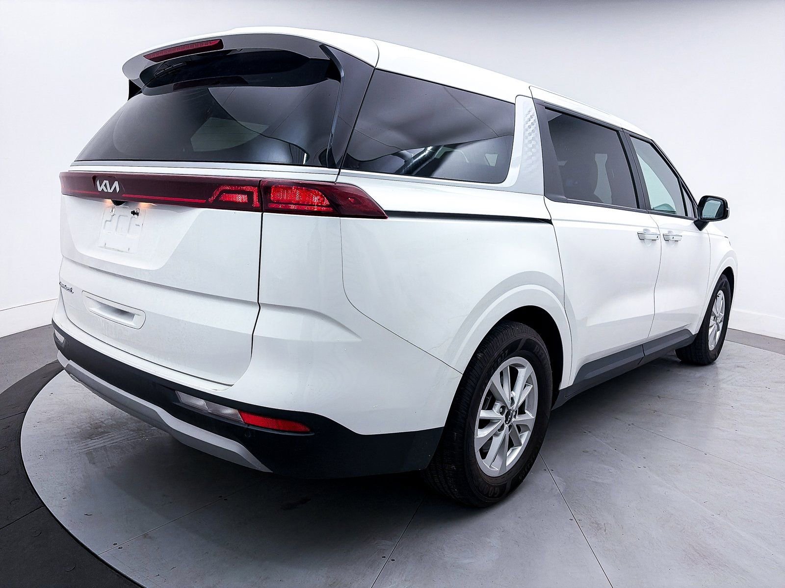 Used 2022 Kia Carnival LX image 15