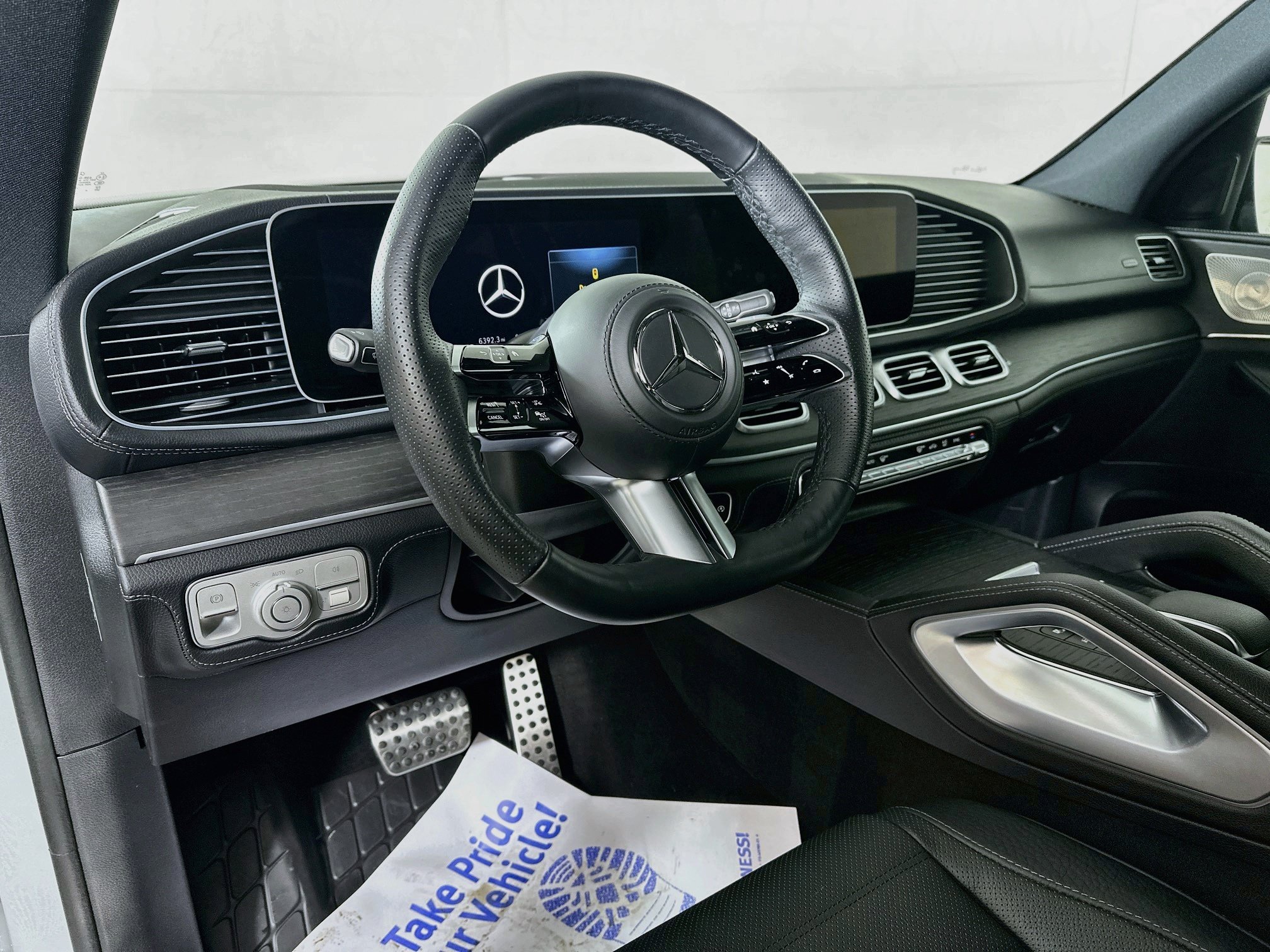 Used 2025 Mercedes-Benz GLS 580 4MATIC image 9
