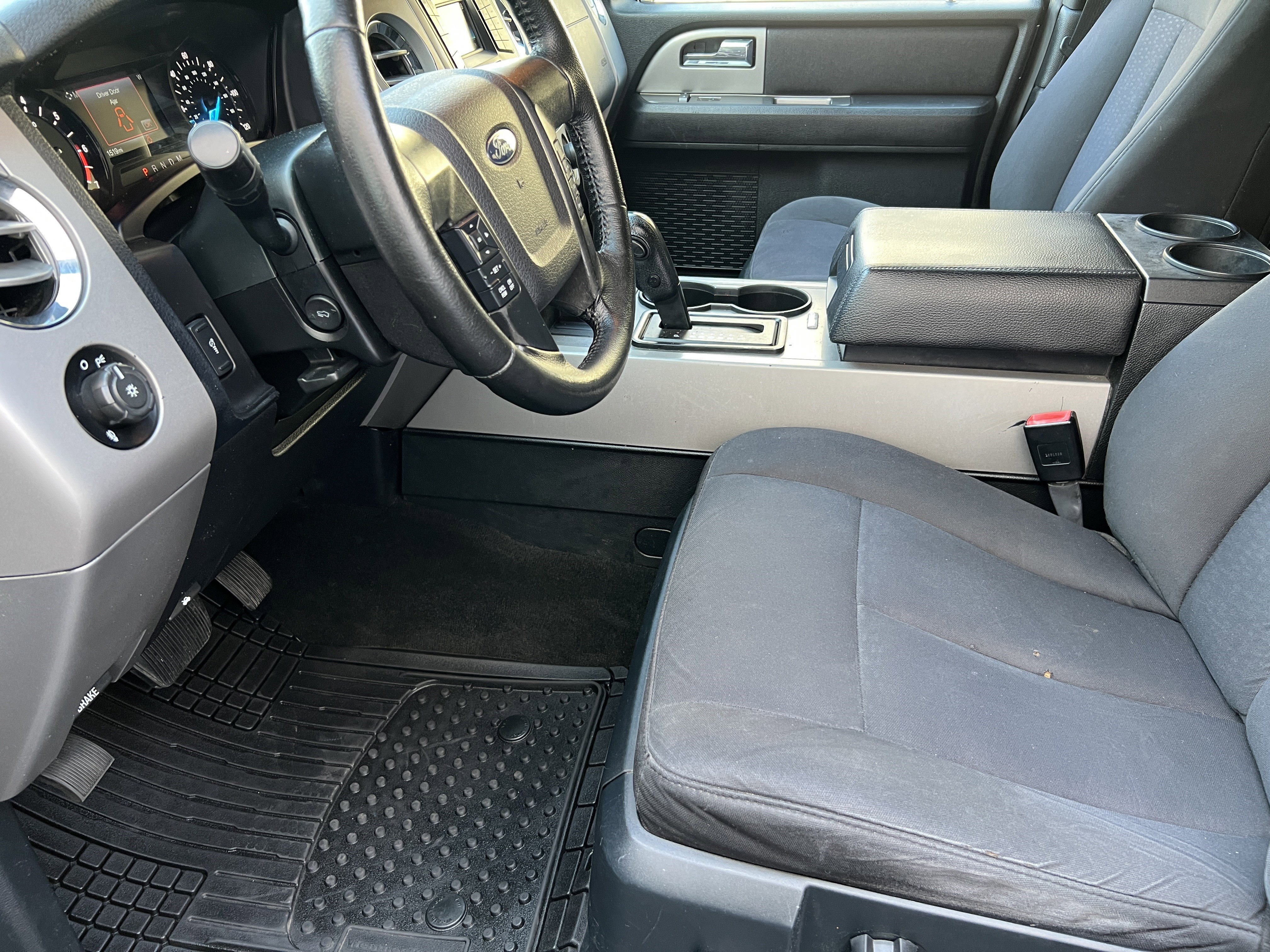 Used 2015 Ford Expedition XLT image 12