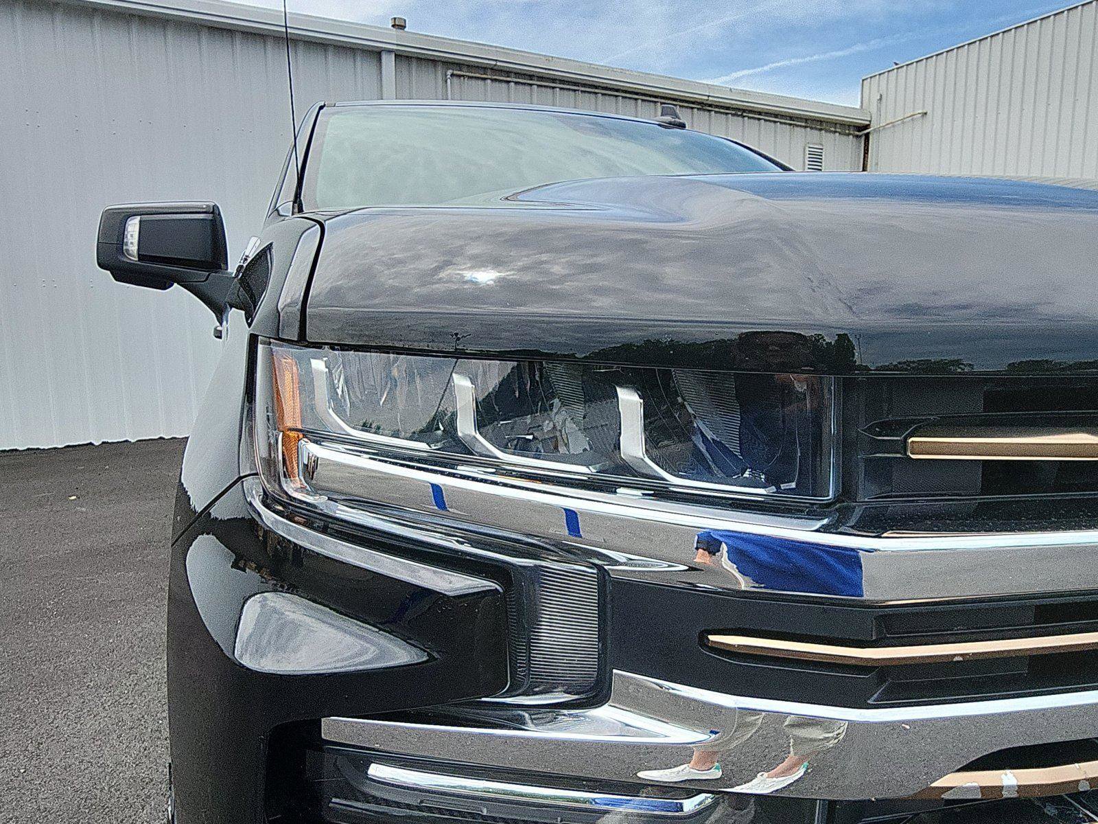 Used 2019 Chevrolet Silverado 1500 High Country w/ Technology Package AWD/4WD image 12
